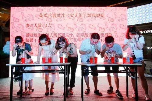 路口见吃瓜群众,吃瓜群众的围观瞬间