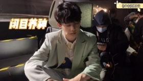 吃瓜群众戴墨镜视频大全,揭秘热门视频背后的趣味瞬间